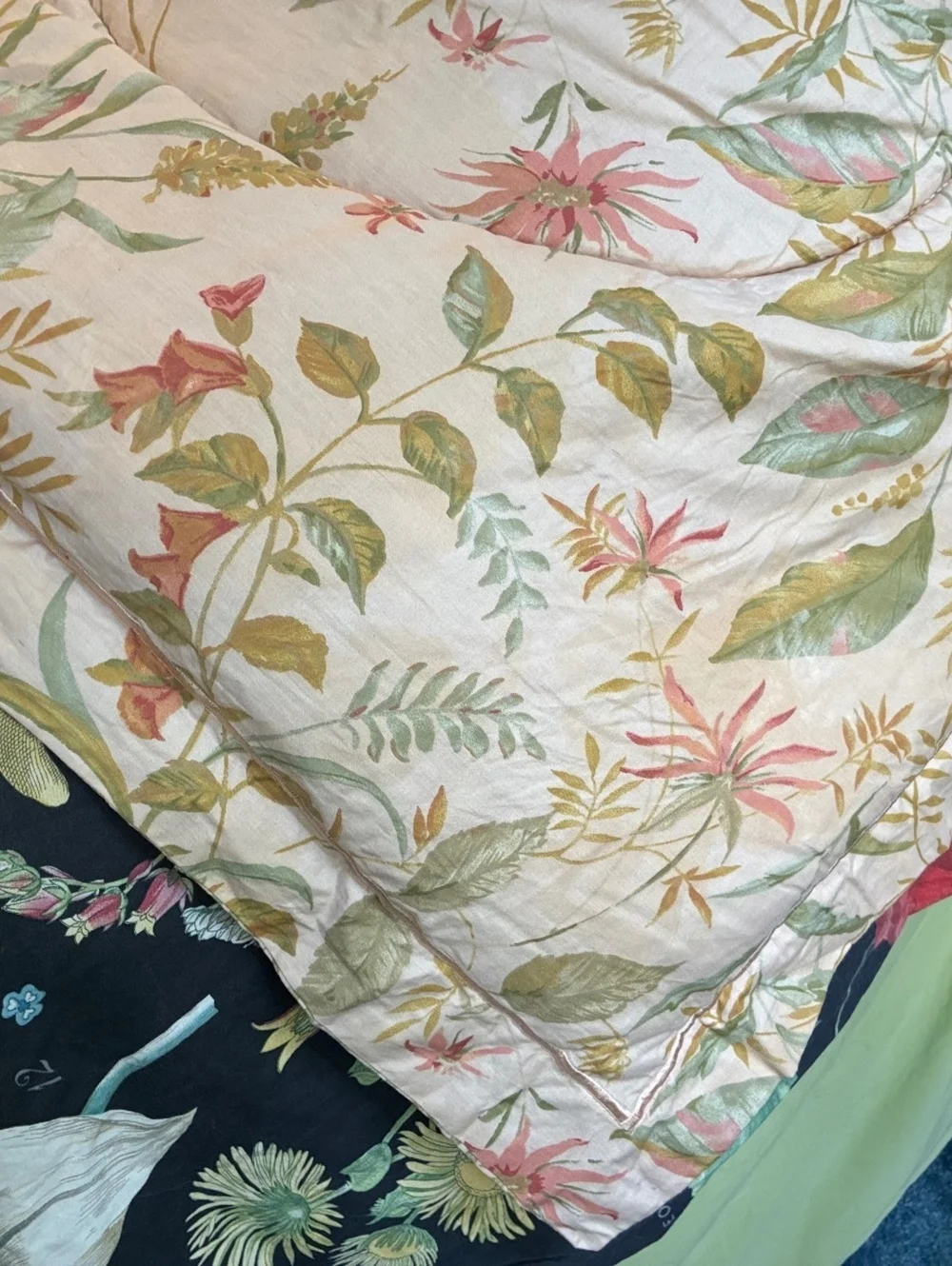 Floral Patterned Quilted Bedspread bedskirt set